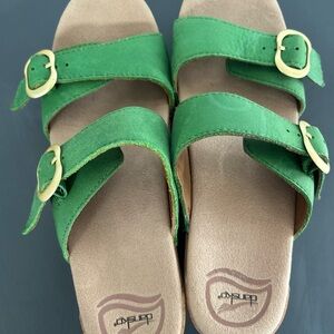 Dansko Sophie Women’s Green Leather Comfort Sandals